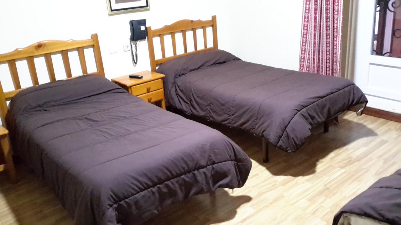 Hostal Rio Parana Madrid Exterior photo