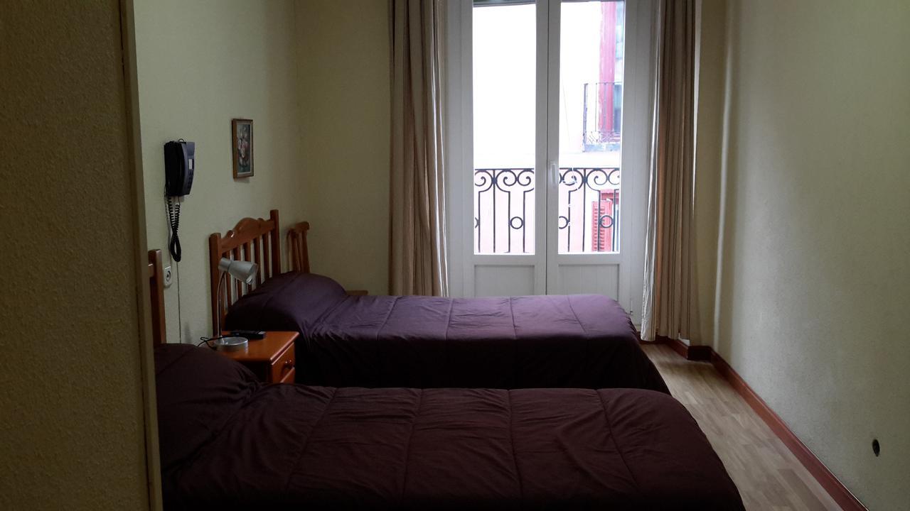 Hostal Rio Parana Madrid Exterior photo