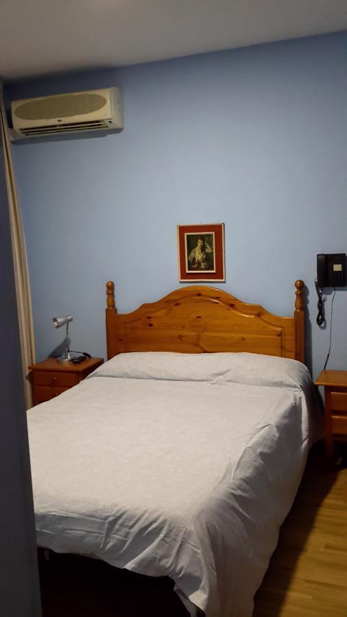 Hostal Rio Parana Madrid Exterior photo