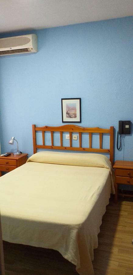 Hostal Rio Parana Madrid Exterior photo