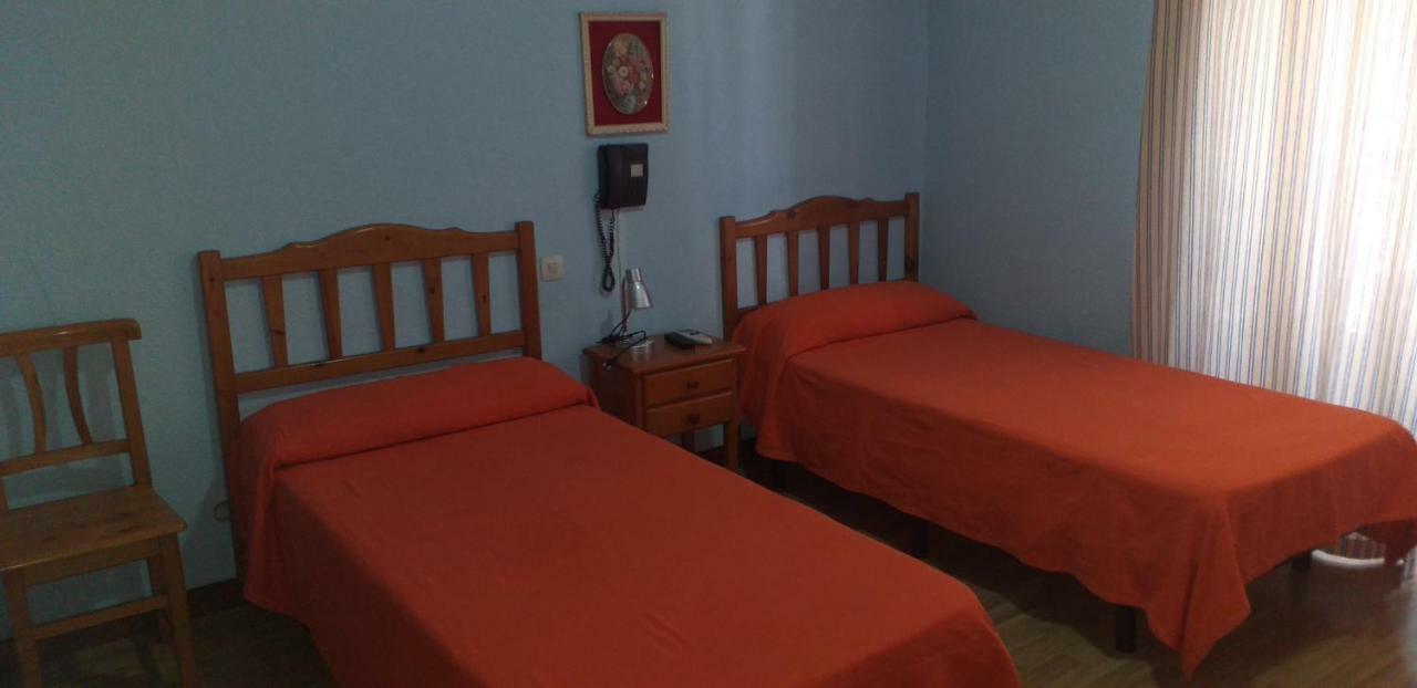 Hostal Rio Parana Madrid Exterior photo